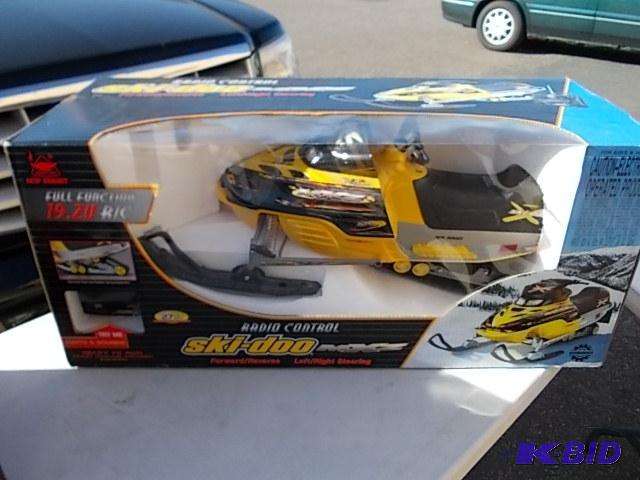 lot 2 image: Radio Control SkiDoo MXZ 9.2 Volt Snowmobile...