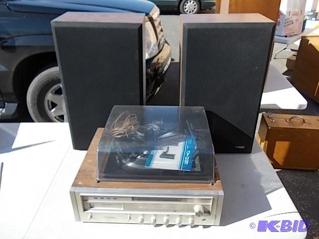 lot 27 image: Pioneer Turntable, 8 Track Player & Speak...