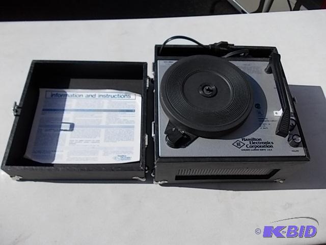 lot 39 image: 4 Speed Self Contained Record Player (16,33,4...