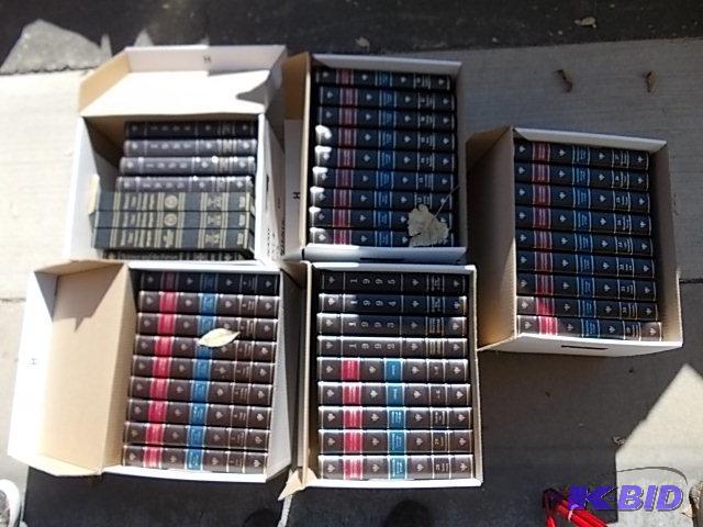 lot 50 image: Set Of Encyclopedia Britannica 1992 With Upda...