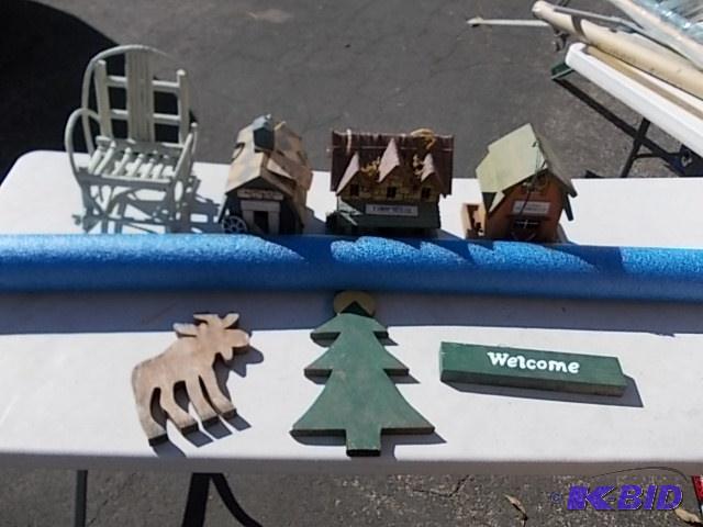 lot 54 image: Assorted Bird Houses & Wood Decor...