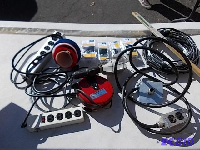 lot 63 image: Retractable Trouble Light, Tailer Hardware, P...