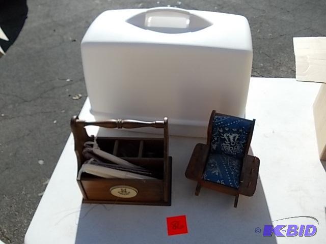 lot 86 image: Portable Sewing Machine Case, Sewing Box With...