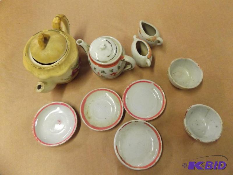 Tea Pot and a mini tea pot partial set...