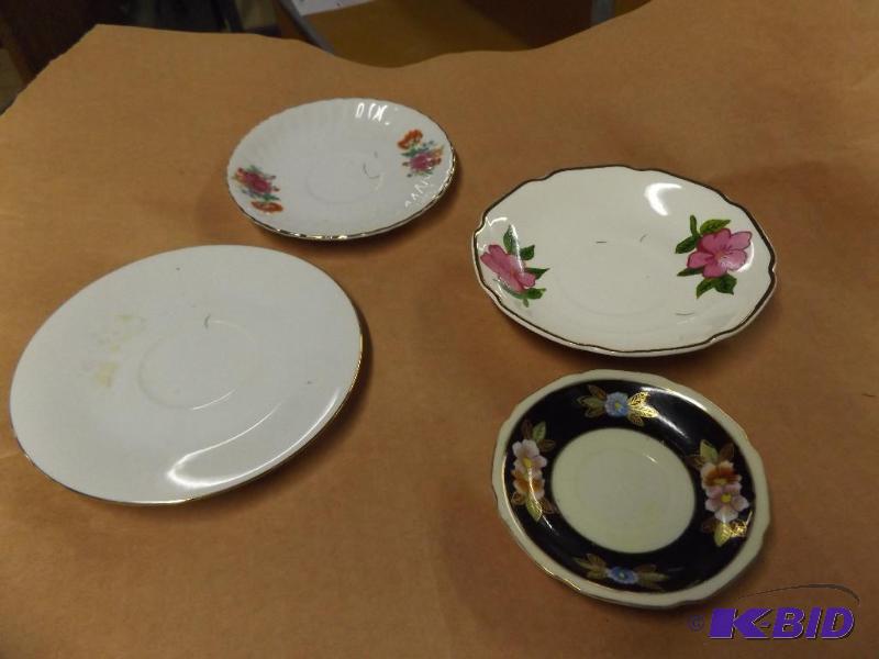 4 decorative plates...