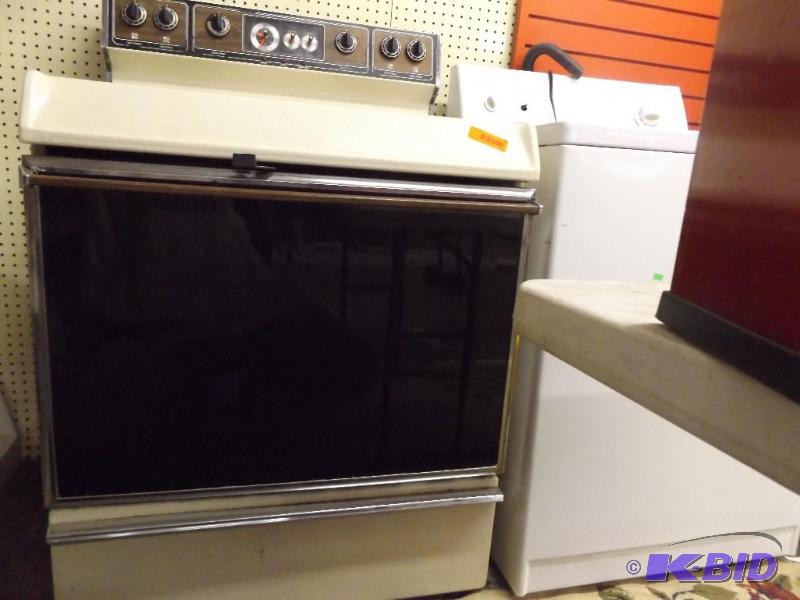 Kenmore Electric Stove, self cleaning oven...