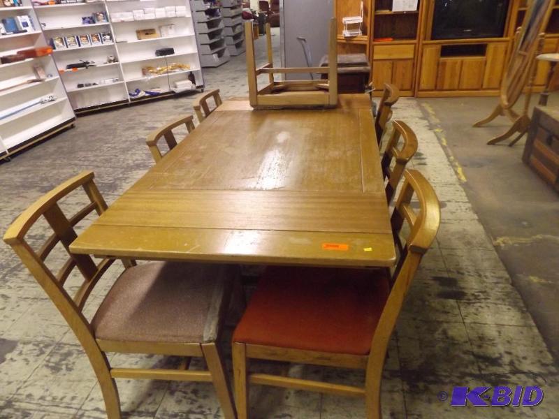 Dining room table with 7 chairs, ends fold ou...