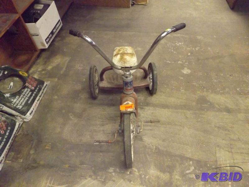 Mattel Trike. Pedal pads are missing....
