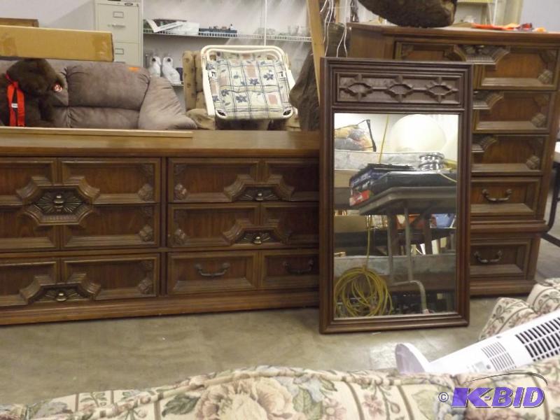 Dresser set.&nbsp 5 drawer Tall dresser 51...
