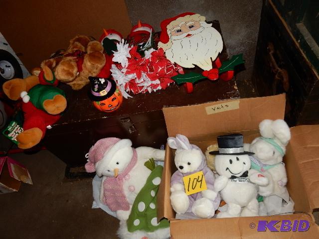 lot 104 image: Lot of stuffed animals and Christmas theme de...