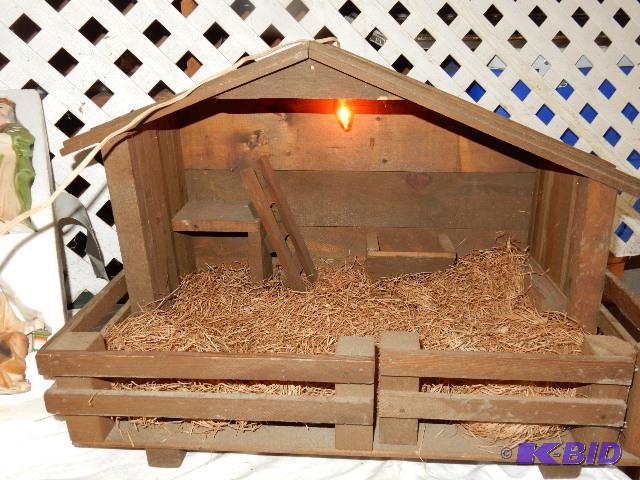 lot 120 image: Nativity Scene.. Stable lights up.. Figurines...