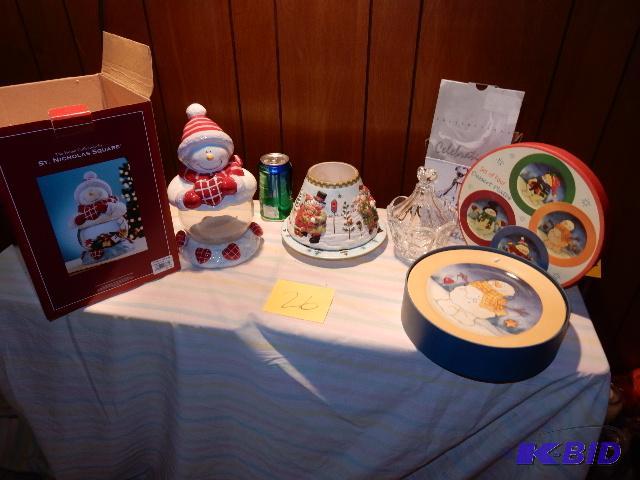 lot 26A image: Christmas items   Christmas plates as picture...