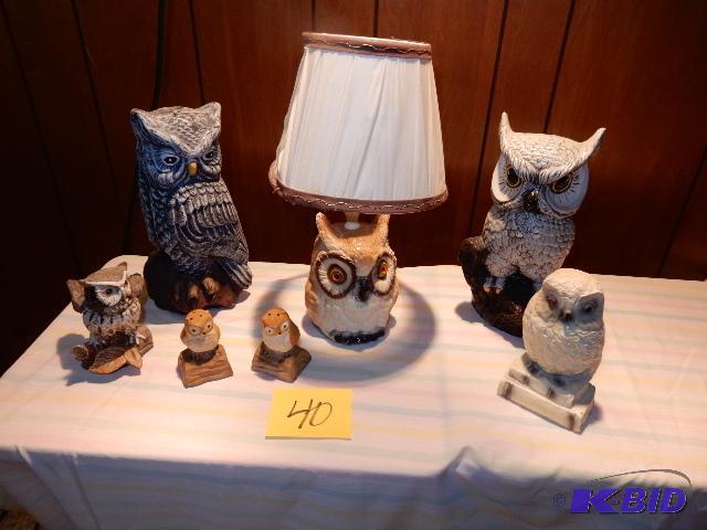 lot 40 image: Plastic and ceramic OWL statues  Owl Lamp  ...