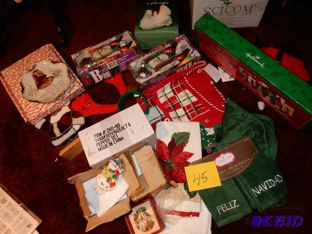 lot 45 image: MIsc Christmas items....