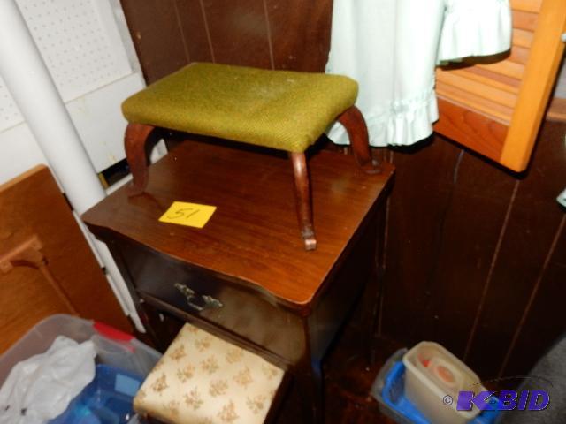 lot 51 image: Kamitica Automatic Sewing machine. &nbspUNTE...