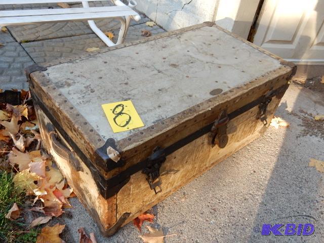 lot 8 image: Metal steamer trunk. 30 in x 18 in x 12in.. L...