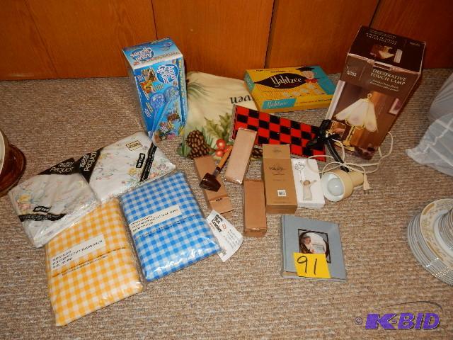 lot 91 image: 3 Nut crackers (As seen on TV). Bed clamp on ...