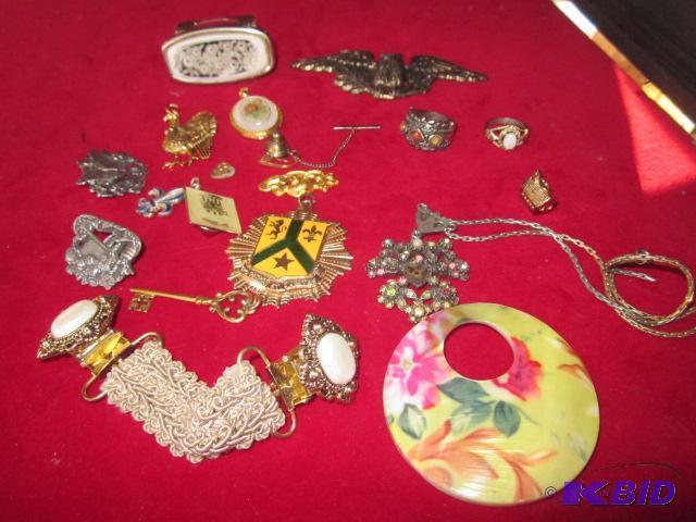 Large lot of interesting jewelry items.&nbsp...