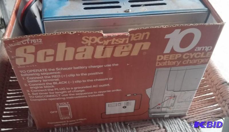 lot 11 image: Battery Charger