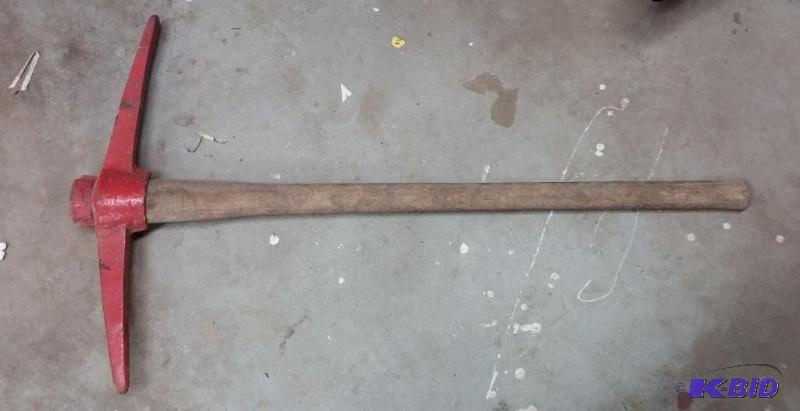 lot 26 image: Pick Ax