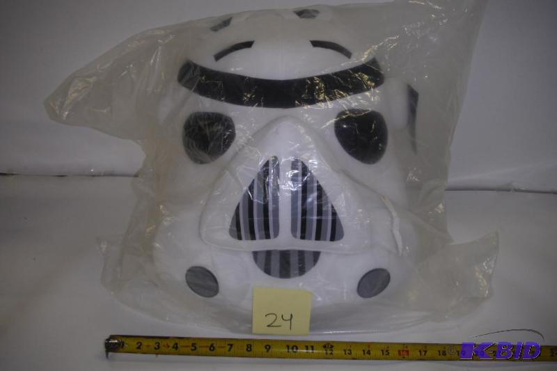 lot 24 image: Angry Birds Star Wars 16 Bird - Storm Trooper