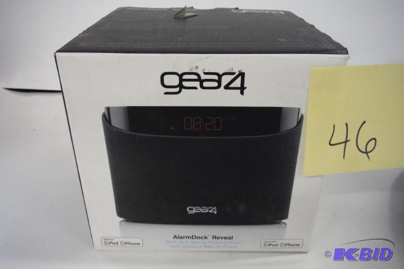 lot 46 image: Gear4 Alarmdock Reveal Dock For iPod and Iphone PG487US