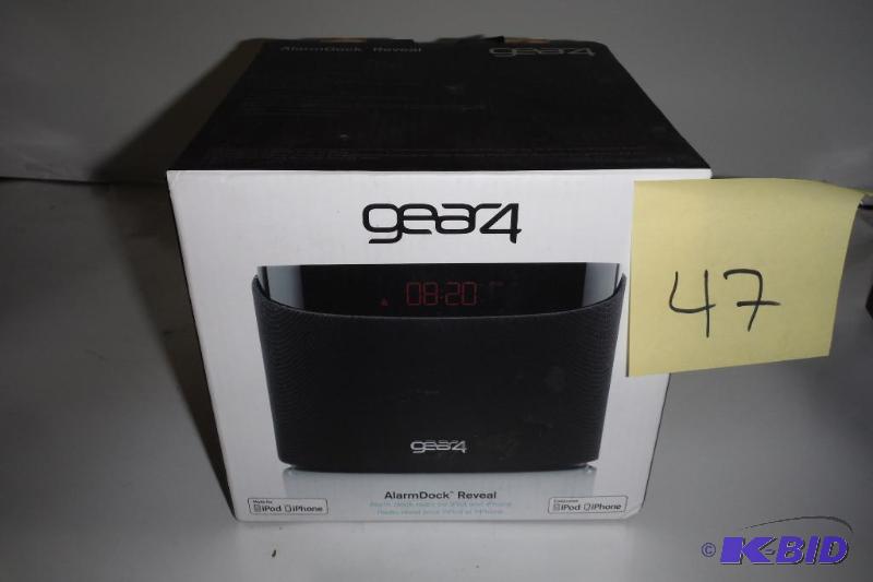 lot 47 image: Gear4 Alarmdock Reveal Dock For iPod and Iphone PG487US