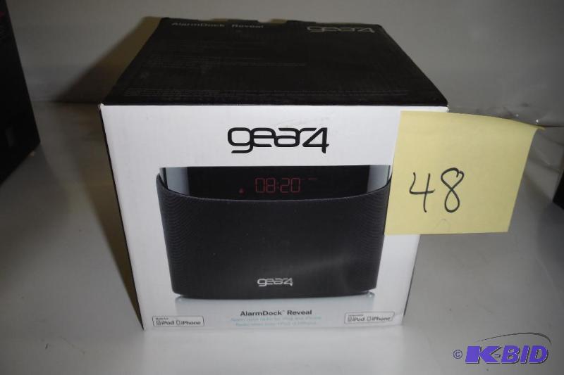 lot 48 image: Gear4 Alarmdock Reveal Dock For iPod and Iphone PG487US
