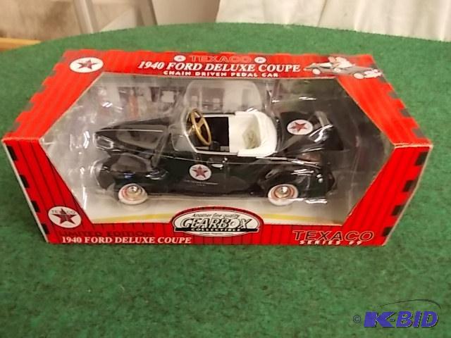 lot 104 image: Gear Box Texaco 1940 Ford Pedal Car Coin Bank...