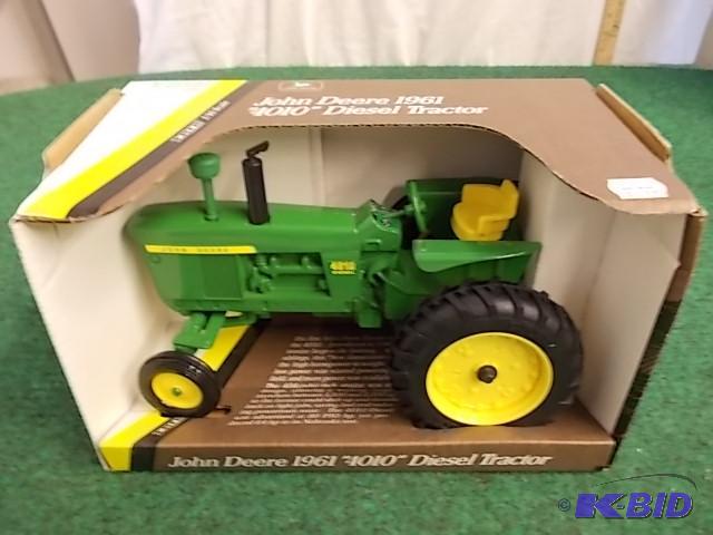 lot 23 image: Ertl&nbsp116 JD 1961 4010 Diesel Tractor...