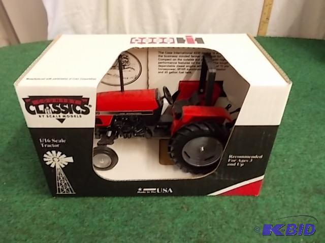 lot 24 image: Country Classics 116 Case Model 4230 Tractor...
