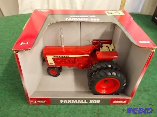 lot 25 image: Ertl&nbspCase Farmall 806 Tractor...