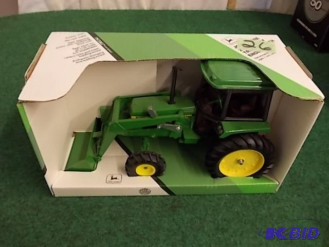 lot 26 image: Ertl 116 JD 2755 Utility Tractor With Endloa...