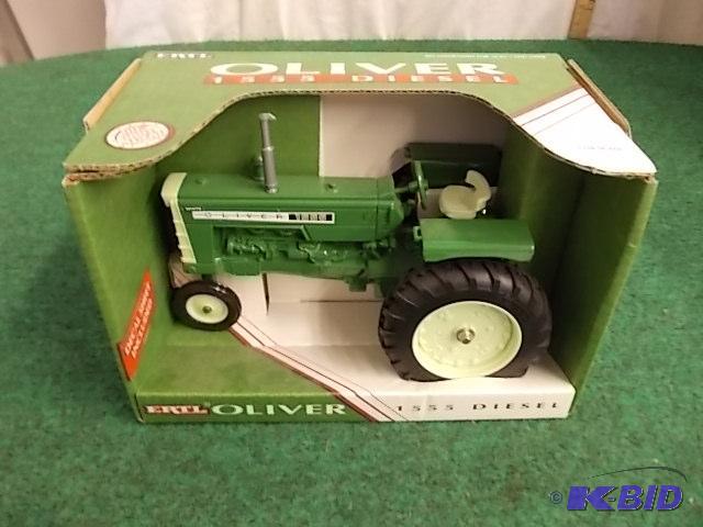 lot 28 image: Ertl&nbsp116 Oliver 1555 Diesel Tractor...