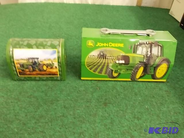 lot 31 image: Small Metal John Deere&nbspTool Box& Mai...