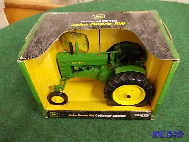 lot 33 image: Ertl&nbsp116 JD AW Collector Edition Tracto...