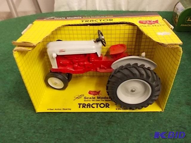 lot 39 image: Ertl&nbspFord Tractor ...