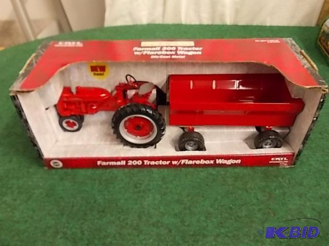 lot 42 image: Ertl&nbsp116 Farmall 200 Tractor With Flare...