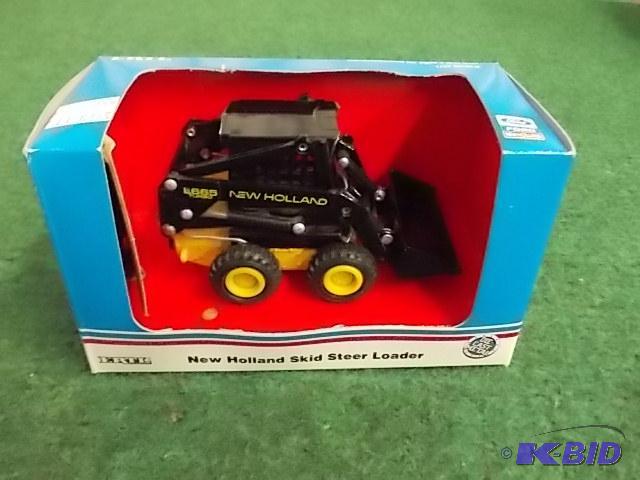 lot 52 image: Ertl&nbspNew Holland Skid Steer Loader ...