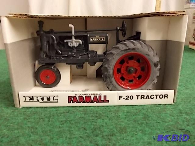lot 54 image: Ertl 116 McCormick Deering&nbspFarmall F-20...