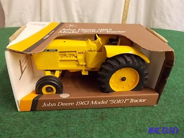 lot 61 image: Ertl&nbsp116 JD 1963 Model 5010 I Tractor...