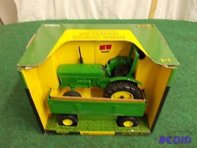 lot 62 image: Ertl&nbsp116 JD 950 Tractor With Barge Wago...