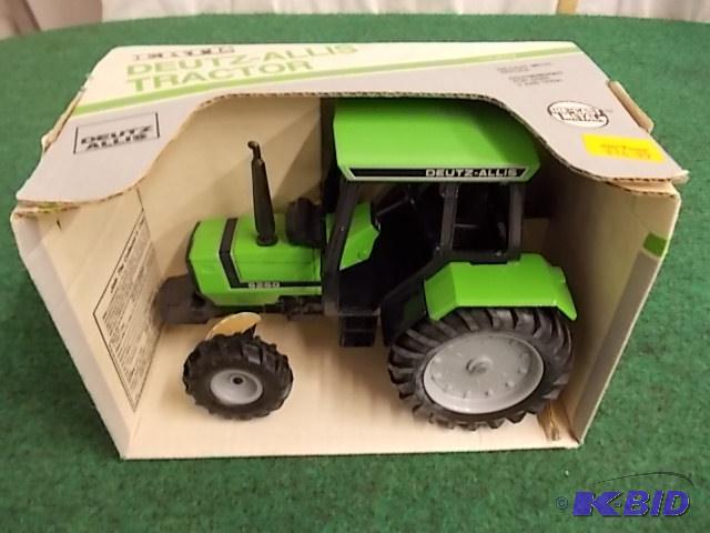 lot 66 image: Ertl 116 JD Deutz-Allis Tractor...