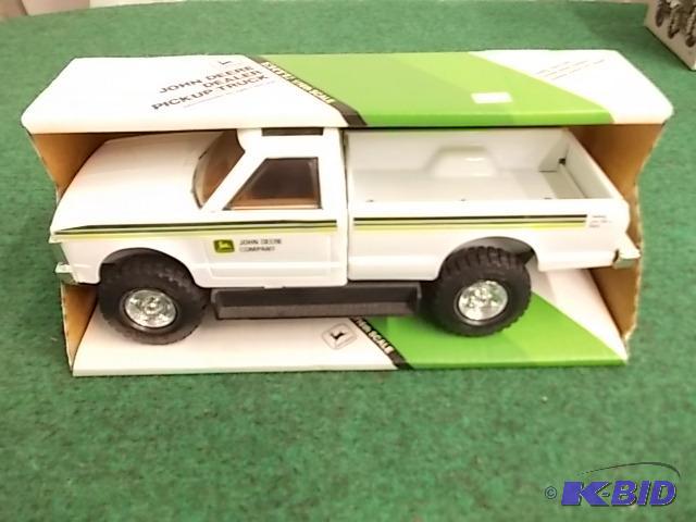 lot 67 image: Ertl 116 JD Dealer Pickup Truck...