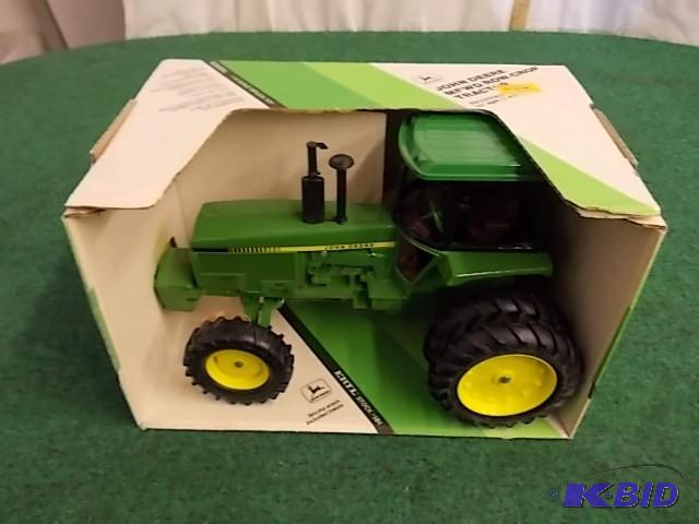 lot 7 image: 116 Ertl&nbspJohn Deere MFWD Row-Crop Tract...
