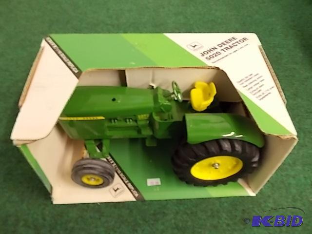 lot 73 image: Ertl&nbsp116 JD 5020 Tractor...