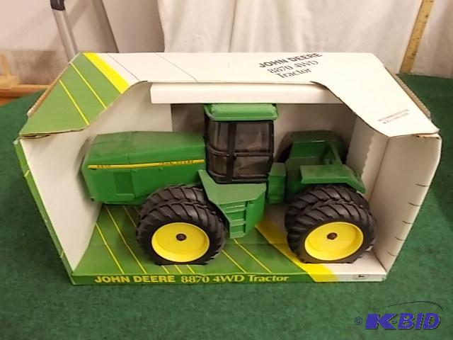 lot 74 image: Ertl&nbsp116 JD 8870 4WD Tractor...