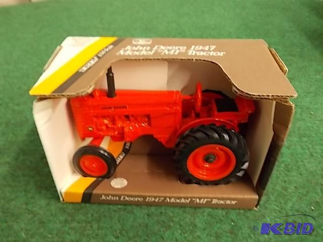 lot 81 image: Ertl 116 John Deere 1947 Model MI Tractor...