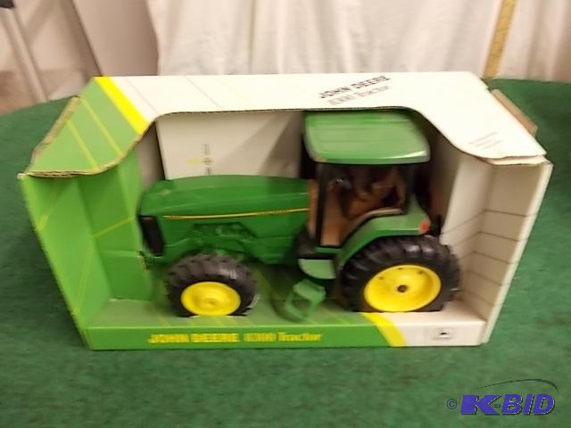 lot 82 image: Ertl 116 John Deere 8300 Tractor...