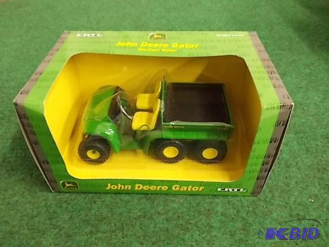 lot 83 image: Ertl&nbsp116 John Deere Gator...